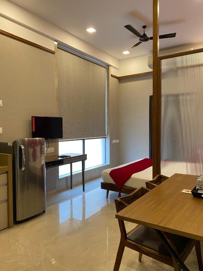 Theory9 Premium Service Apartments Khar Mumbai Exterior photo